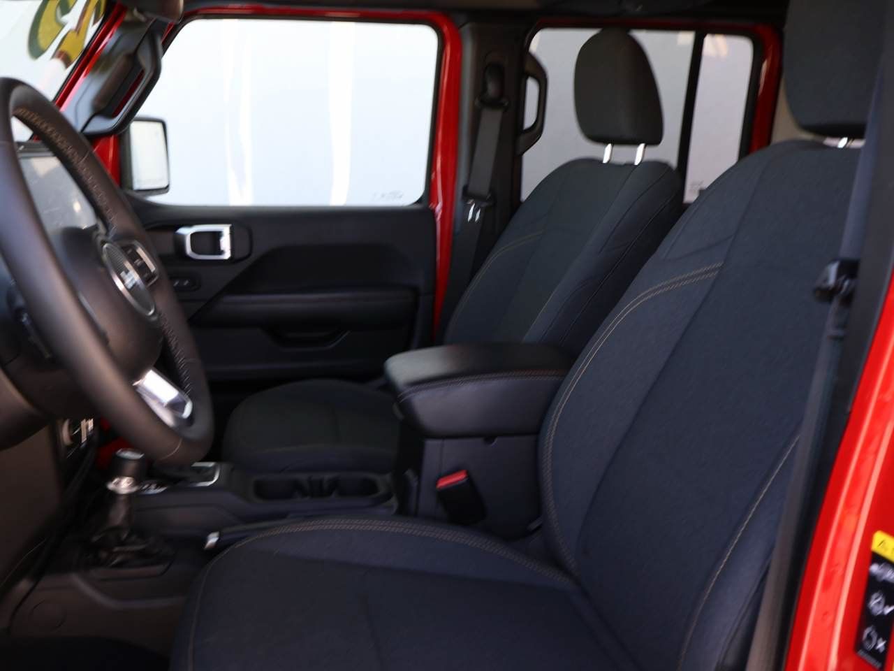 Used 2025 Jeep Wrangler Unlimited Sahara w/ Safety Group AWD/4WD image 9