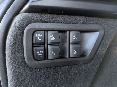 Certified 2025 BMW X7 xDrive40i w/ M Sport Package image 46