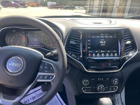 Used 2022 Jeep Cherokee Limited AWD/4WD image 14