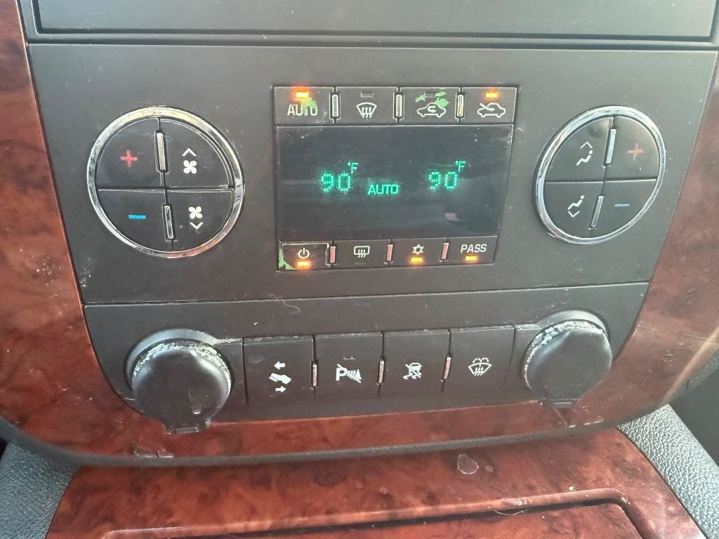 Used 2009 Chevrolet Avalanche LTZ RWD image 46