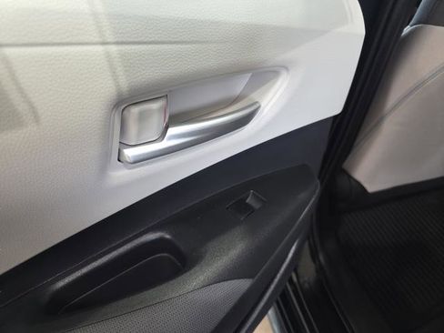 Used 2021 Toyota Corolla LE FWD image 23