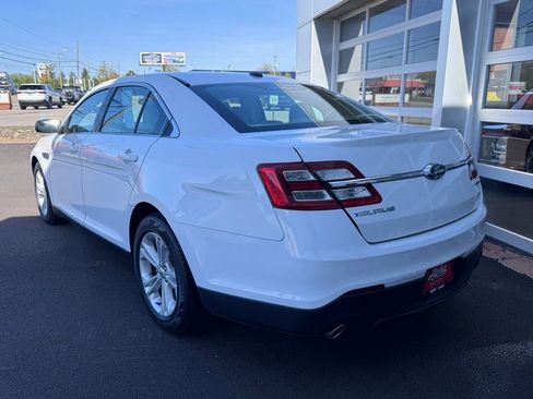 Used 2018 Ford Taurus SE FWD image 3