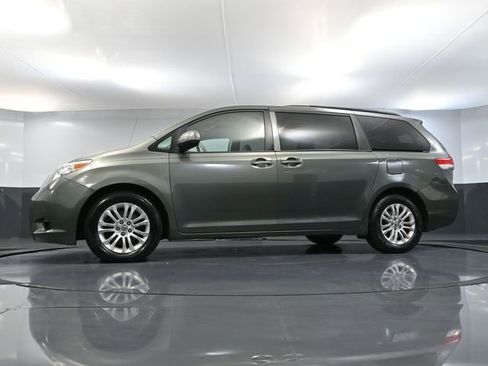 Used 2014 Toyota Sienna XLE image 52