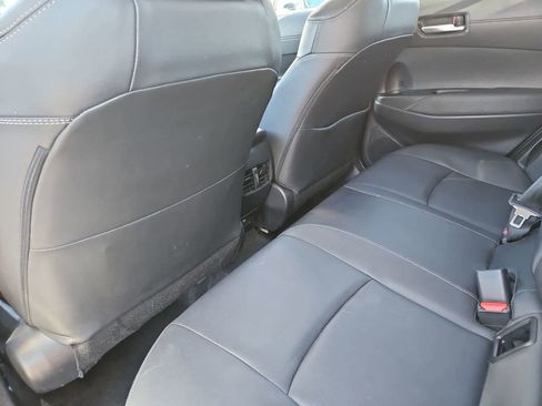 Used 2023 Toyota Corolla Cross XLE image 19