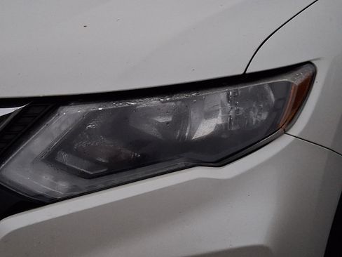 Used 2018 Nissan Rogue SV FWD image 9