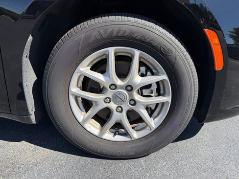 Used 2025 Chrysler Pacifica Select FWD image 39