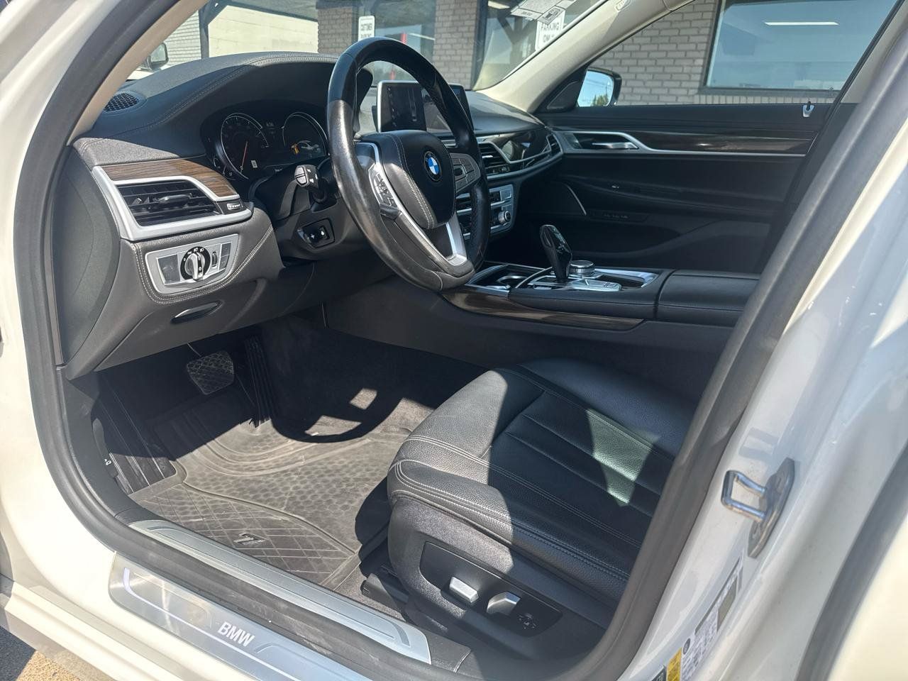Used 2019 BMW 740i xDrive AWD/4WD image 11