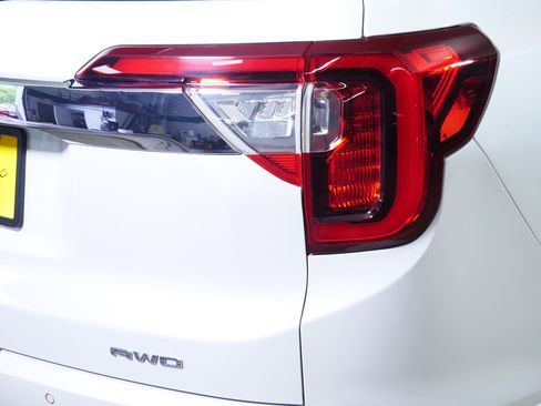 Certified 2020 GMC Acadia Denali w/ Denali Ultimate Package AWD/4WD image 17
