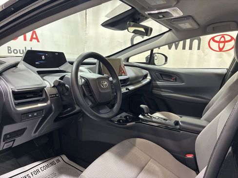 Used 2025 Toyota Prius LE AWD/4WD image 25