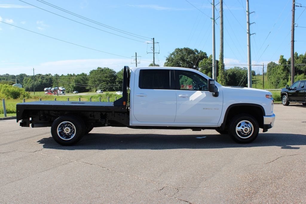 Used 2022 Chevrolet Silverado 3500 LT w/ Convenience Package AWD/4WD image 11