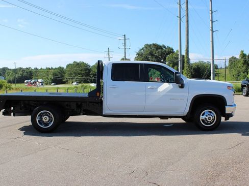 Used 2022 Chevrolet Silverado 3500 LT w/ Convenience Package AWD/4WD image 11