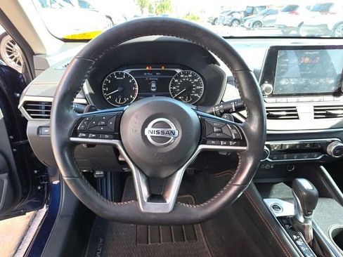 Used 2021 Nissan Altima 2.5 SR w/ SR Premium Package image 16