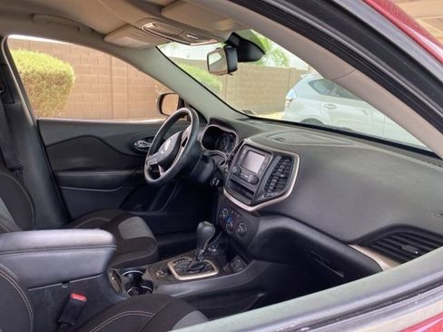 Used 2016 Jeep Cherokee Sport AWD/4WD image 5