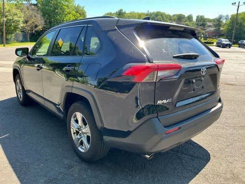 Used 2022 Toyota RAV4 LE AWD/4WD image 6