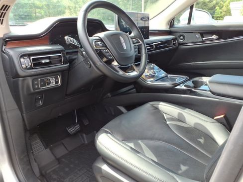 Used 2023 Lincoln Nautilus Reserve w/ Luxury Package AWD/4WD image 13