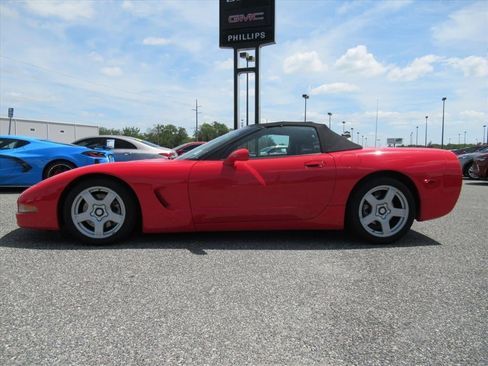 Used 1998 Chevrolet Corvette Convertible w/ Performance Handling Pkg RWD image 4