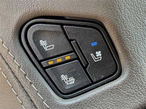 Used 2020 GMC Yukon Denali RWD image 21