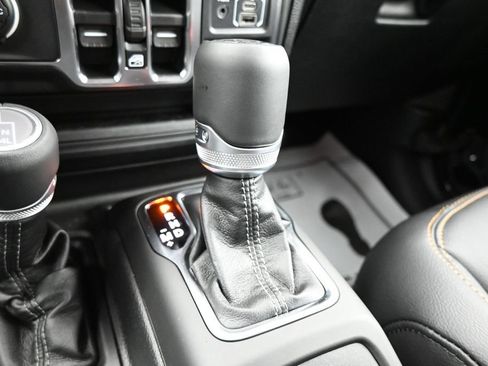Used 2026 Jeep Gladiator Sport AWD/4WD image 23