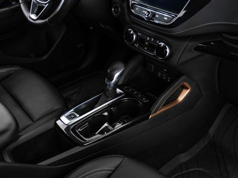 Used 2023 Chevrolet TrailBlazer ACTIV w/ Technology Package FWD image 24