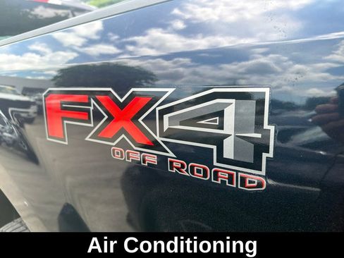 Used 2022 Ford F250 XLT w/ XLT Value Package AWD/4WD image 6
