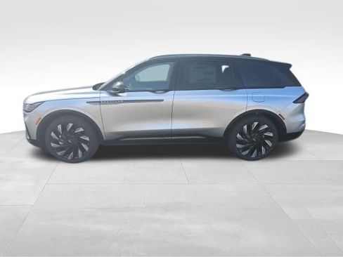 New 2026 Lincoln Nautilus Reserve image 3