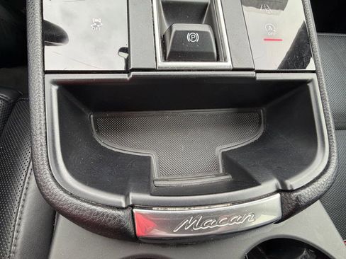 Used 2024 Porsche Macan image 23