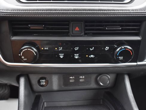 Used 2024 Nissan Rogue S FWD image 34