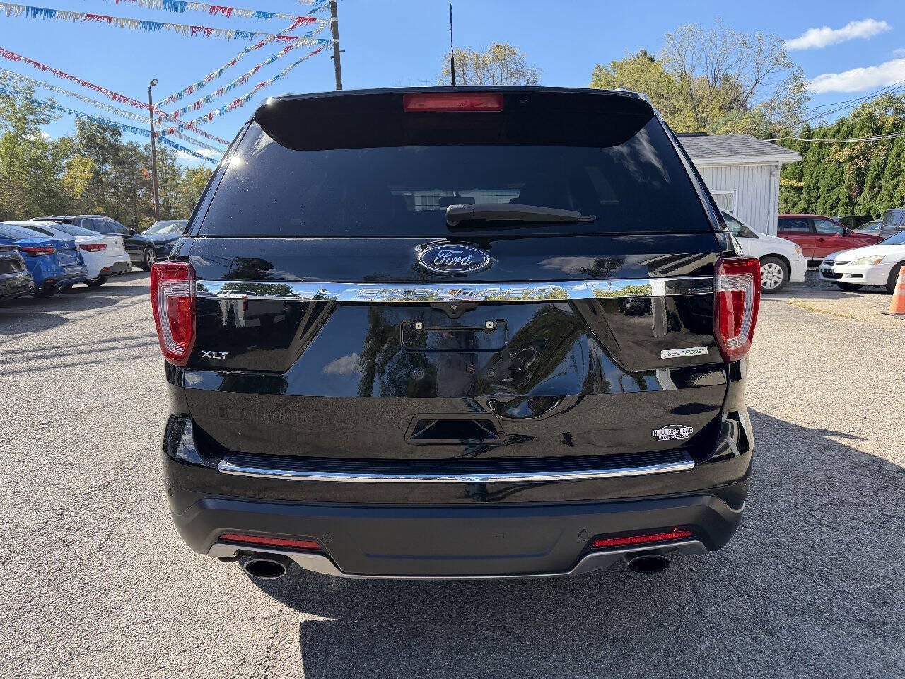Used 2018 Ford Explorer XLT w/ Equipment Group 202A FWD image 6
