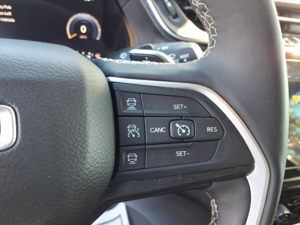 Used 2024 Jeep Grand Cherokee L Laredo AWD/4WD image 20