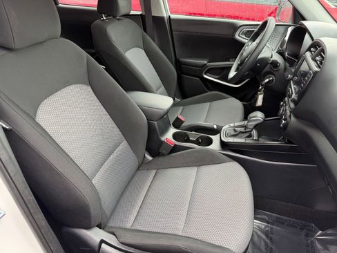 Used 2025 Kia Soul LX w/ LX Technology Package image 34