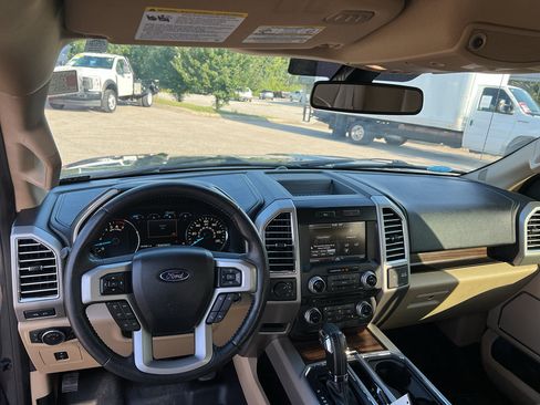 Used 2015 Ford F150 Lariat w/ Equipment Group 502A Luxury AWD/4WD image 11