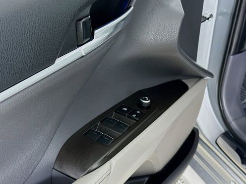 Used 2022 Toyota Camry XLE w/ Cold Weather Package image 17