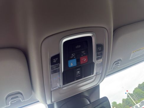 Used 2025 RAM 2500 Limited AWD/4WD image 30