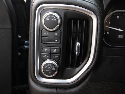 Used 2022 GMC Sierra 3500 Denali AWD/4WD image 24