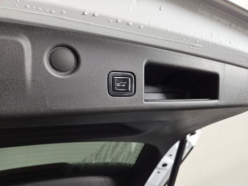 Used 2022 Chevrolet Equinox RS w/ LPO, Floor Liner Package FWD image 34