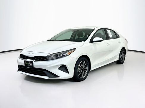 Used 2024 Kia Forte LXS FWD image 3