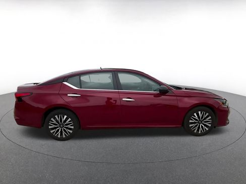 Used 2025 Nissan Altima 2.5 SV FWD image 16
