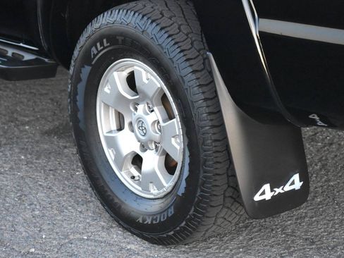 Used 2015 Toyota Tacoma 4x4 Double Cab w/ TRD Off-Road Package image 23
