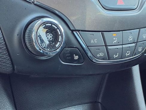 Used 2018 Chevrolet Cruze LT w/ Convenience Package image 5