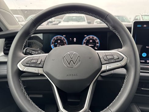 New 2025 Volkswagen Tiguan SE image 14