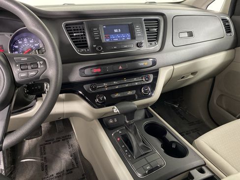 Used 2018 Kia Sedona L FWD image 24