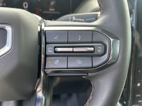 Used 2025 GMC Yukon AT4 w/ AT4 Premium Plus Package AWD/4WD image 29