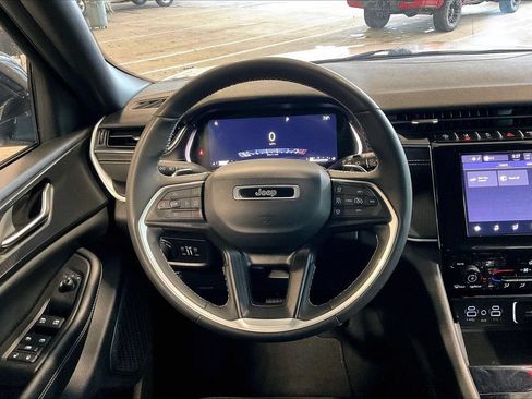 Used 2023 Jeep Grand Cherokee Altitude AWD/4WD image 10