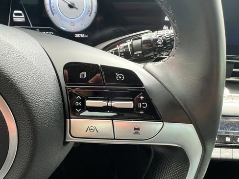 Used 2023 Hyundai Elantra Limited FWD image 30