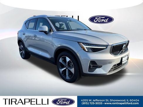 Used 2025 Volvo XC40 B5 Plus AWD/4WD image 5