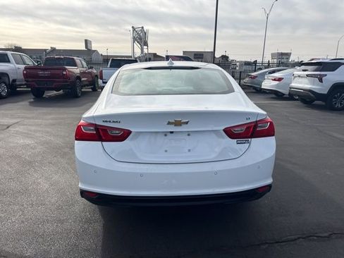 Used 2025 Chevrolet Malibu LT image 4