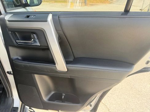 Used 2020 Toyota 4Runner SR5 AWD/4WD image 30