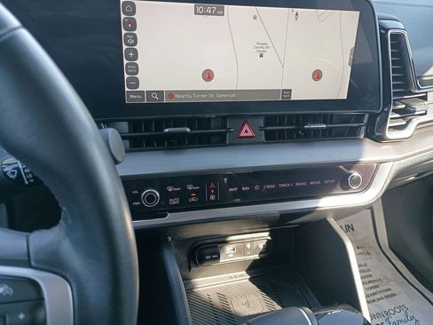 Certified 2024 Kia Sportage EX image 24