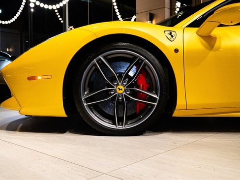 Used 2016 Ferrari 488 GTB RWD image 9