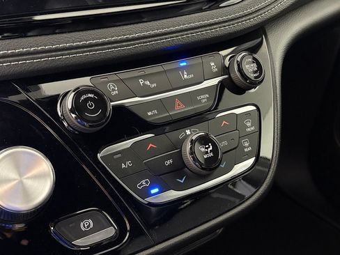 New 2027 Chrysler Pacifica Select FWD image 28